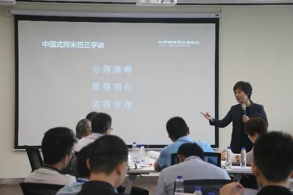 魏老师其极富感染力的演讲，不时赢得学员们的阵阵掌声