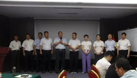 各巴长逐一宣誓将阿米巴进行到底。双方携手同行,共创辉煌 各巴长逐一宣誓将阿米巴进行到底。双方携手同行,共创辉煌