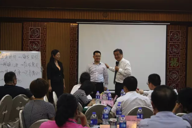 刘建老师为柏明顿顾问师们进行专项培训 刘建老师为柏明顿顾问师们进行专项培训