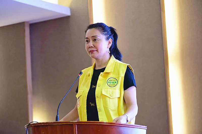 晶晶国际教育集团董事长 马克荣 晶晶国际教育集团董事长 马克荣