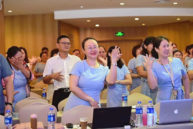 深圳晶晶国际教育柏明顿阿米巴伙才计划启动会现场 深圳晶晶国际教育柏明顿阿米巴伙才计划启动会现场