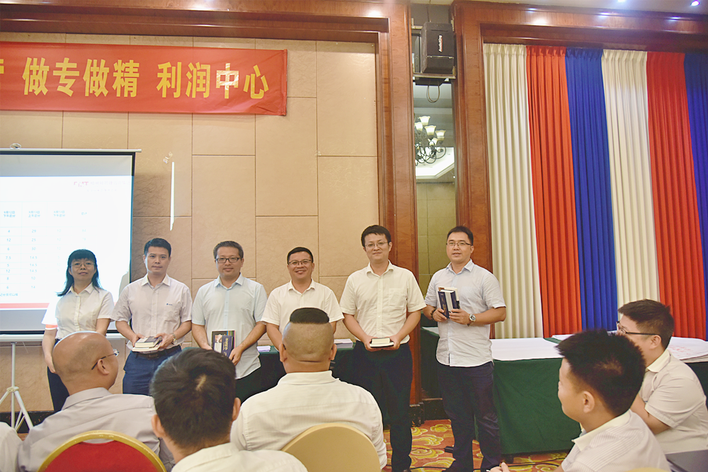 颁发奖品 颁发奖品