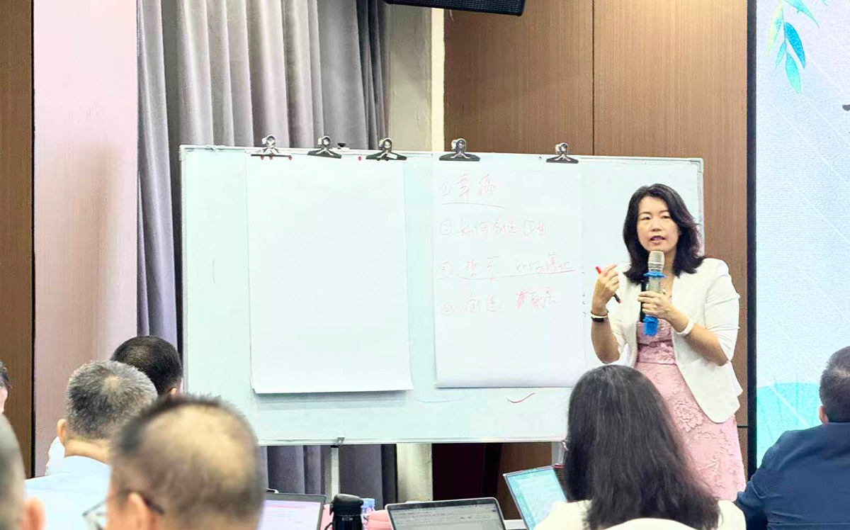 1760944104956957.jpg 方老师.jpg